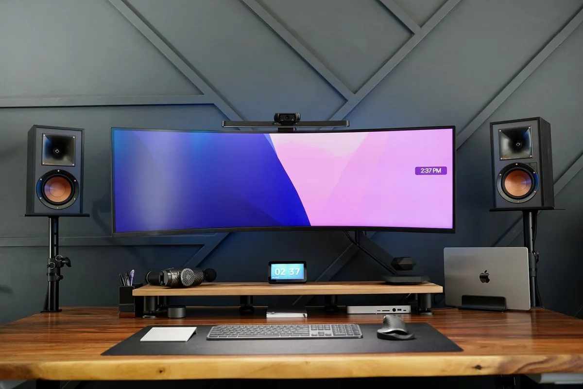 Dell UltraSharp 40" Curvo 5K — Uma tela no lugar de duas